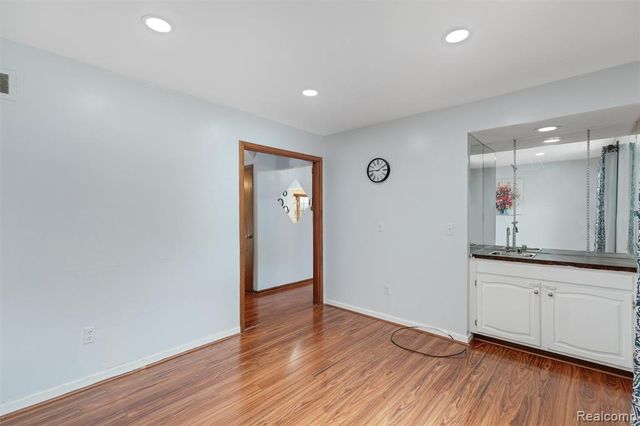 450 Timberline Drive, Rochester Hills, MI 48309
