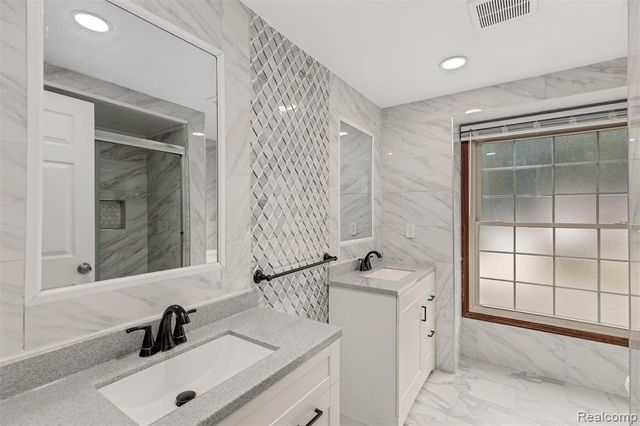450 Timberline Drive, Rochester Hills, MI 48309