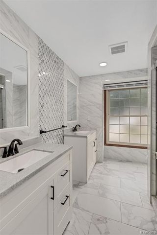 450 Timberline Drive, Rochester Hills, MI 48309