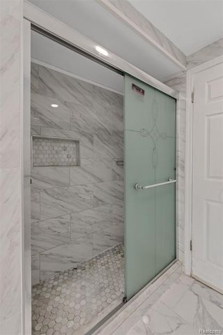 450 Timberline Drive, Rochester Hills, MI 48309