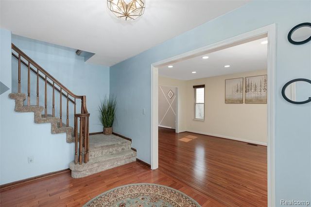 450 Timberline Drive, Rochester Hills, MI 48309