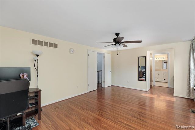 450 Timberline Drive, Rochester Hills, MI 48309