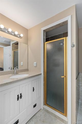 450 Timberline Drive, Rochester Hills, MI 48309