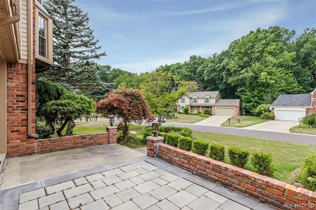 450 Timberline Drive, Rochester Hills, MI 48309
