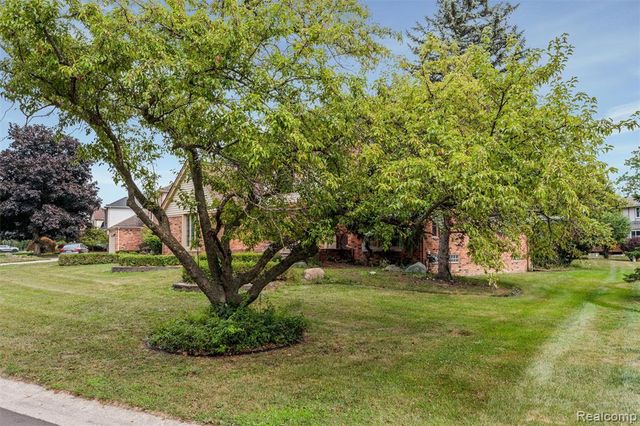 450 Timberline Drive, Rochester Hills, MI 48309