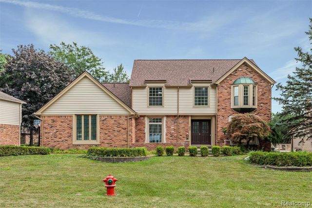 450 Timberline Drive, Rochester Hills, MI 48309