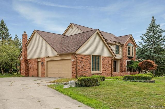 450 Timberline Drive, Rochester Hills, MI 48309