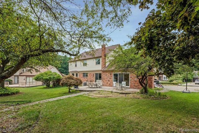 450 Timberline Drive, Rochester Hills, MI 48309