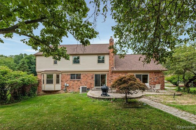 450 Timberline Drive, Rochester Hills, MI 48309