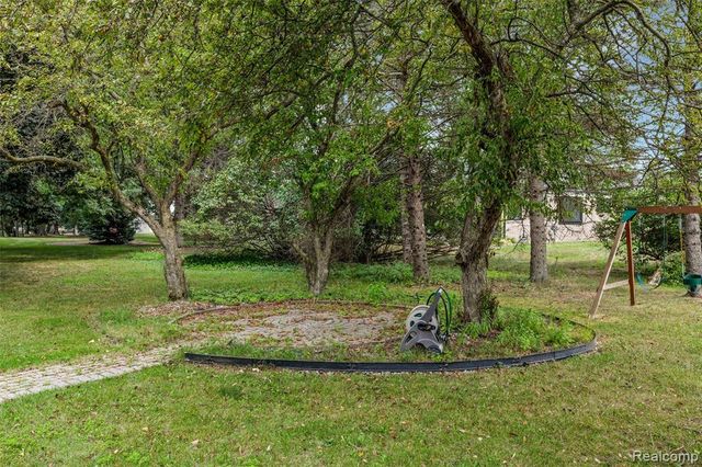 450 Timberline Drive, Rochester Hills, MI 48309