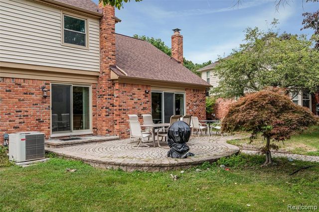 450 Timberline Drive, Rochester Hills, MI 48309