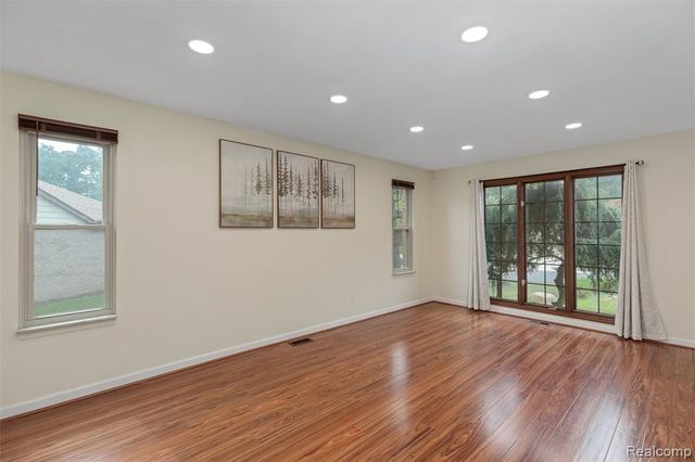 450 Timberline Drive, Rochester Hills, MI 48309