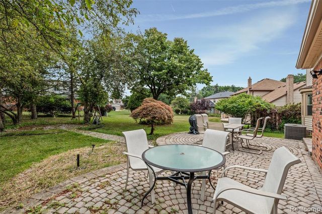 450 Timberline Drive, Rochester Hills, MI 48309
