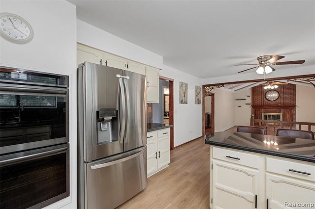 450 Timberline Drive, Rochester Hills, MI 48309