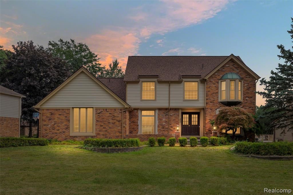 450 Timberline Drive, Rochester Hills, MI 48309