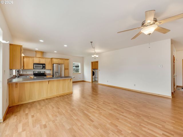 1805 BROADWAY St, Seaside, OR 97138