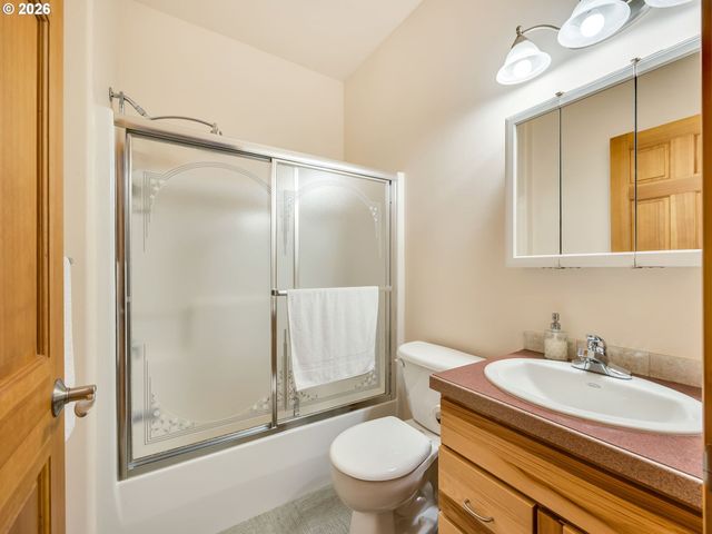 1805 BROADWAY St, Seaside, OR 97138