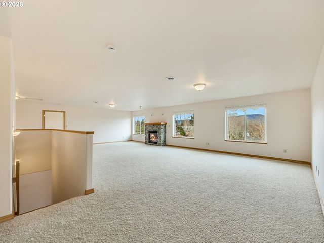 1805 BROADWAY St, Seaside, OR 97138