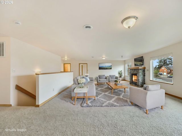 1805 BROADWAY St, Seaside, OR 97138