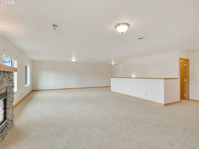 1805 BROADWAY St, Seaside, OR 97138