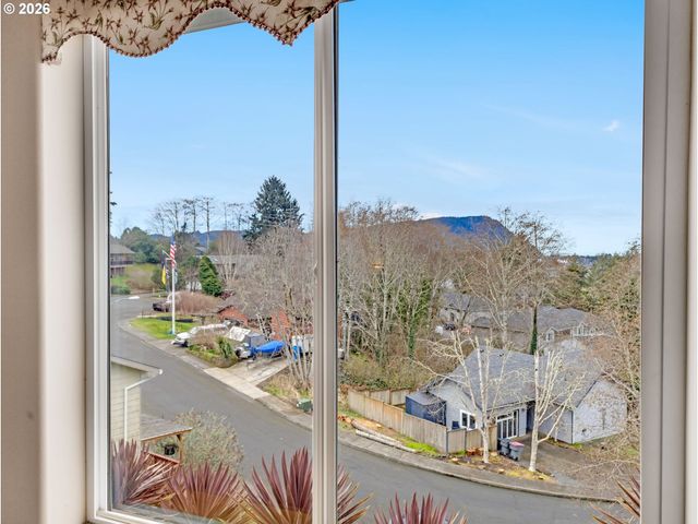 1805 BROADWAY St, Seaside, OR 97138