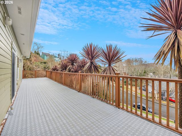 1805 BROADWAY St, Seaside, OR 97138