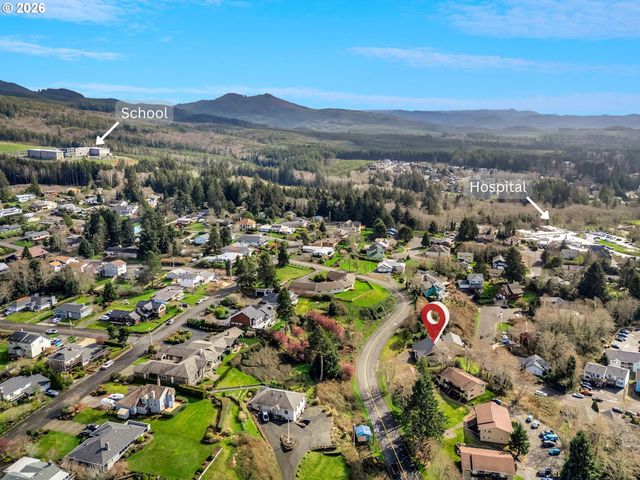 1805 BROADWAY St, Seaside, OR 97138