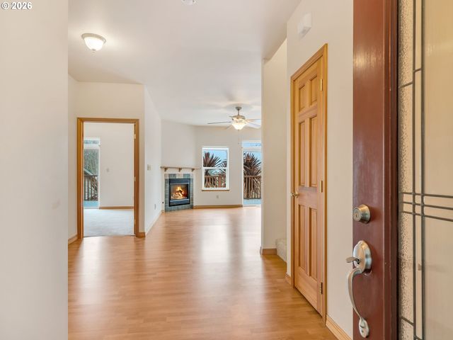 1805 BROADWAY St, Seaside, OR 97138