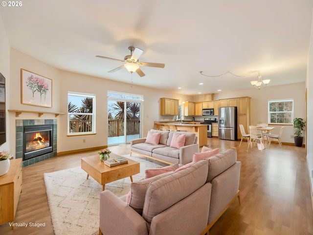 1805 BROADWAY St, Seaside, OR 97138