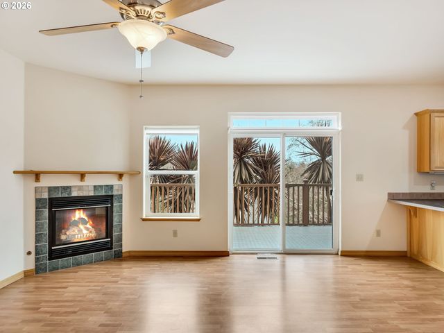 1805 BROADWAY St, Seaside, OR 97138