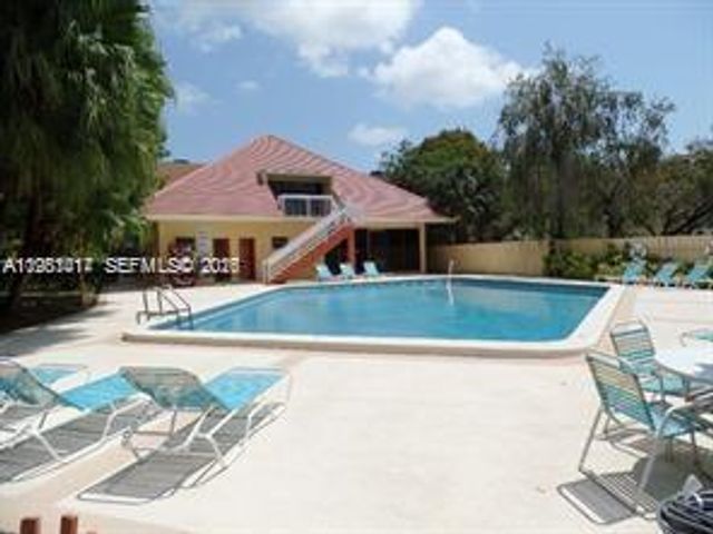 7825 Camino Real J-111, Miami, FL 33143