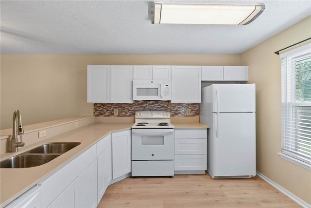 302 Saint Andrews St J-101, Rockport, TX 78382