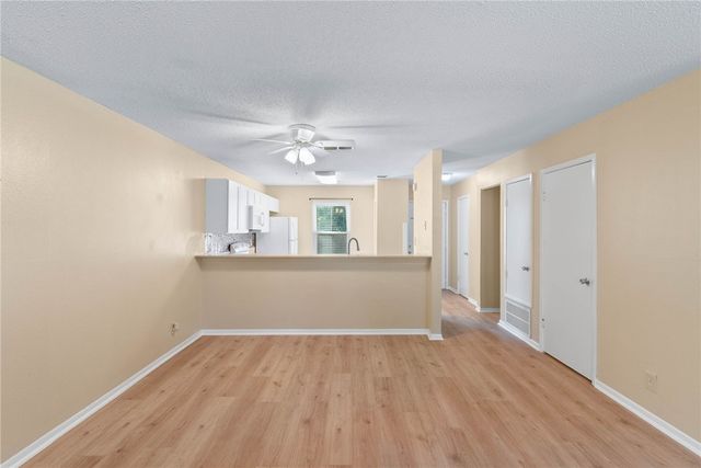 302 Saint Andrews St J-101, Rockport, TX 78382