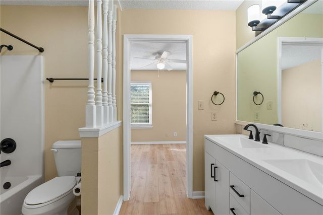 302 Saint Andrews St J-101, Rockport, TX 78382