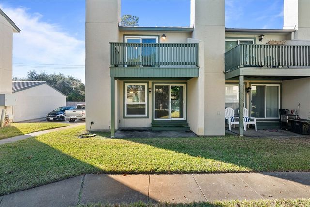 302 Saint Andrews St J-101, Rockport, TX 78382