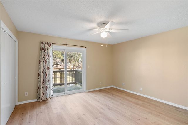 302 Saint Andrews St J-101, Rockport, TX 78382