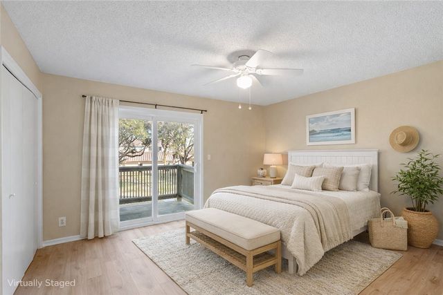 302 Saint Andrews St J-101, Rockport, TX 78382