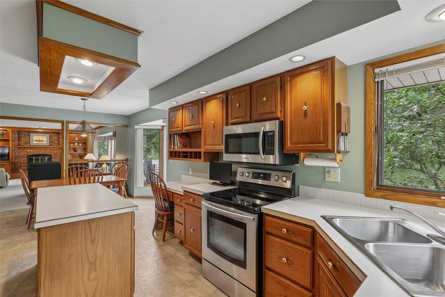 4420 98th Street, Urbandale, IA 50322