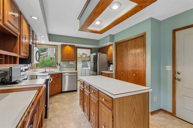 4420 98th Street, Urbandale, IA 50322