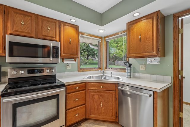 4420 98th Street, Urbandale, IA 50322