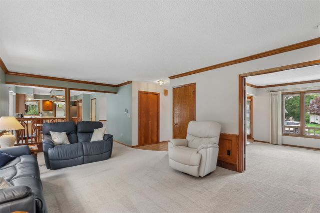 4420 98th Street, Urbandale, IA 50322