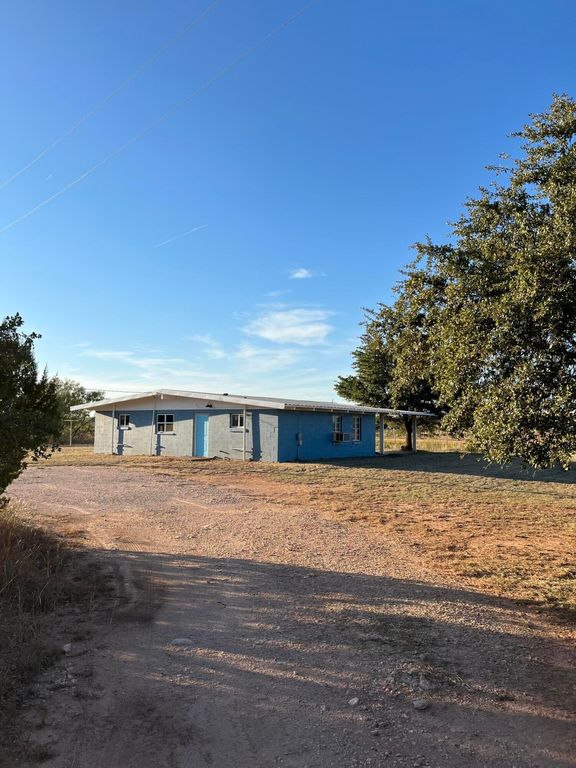 Image 1 of property listing at 126 Thompson Road, Blackwell, TX 79506