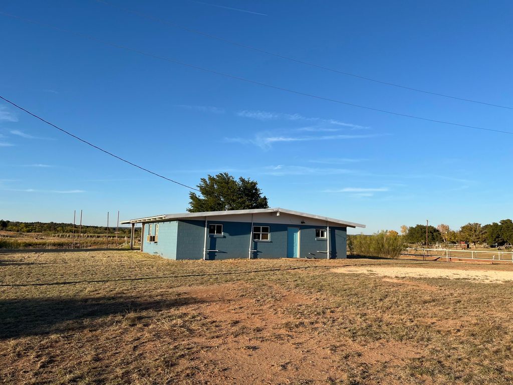 Image 2 of property listing at 126 Thompson Road, Blackwell, TX 79506