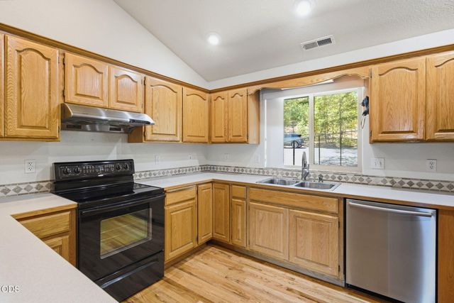 410 Lancelot Lane, Merlin, OR 97532