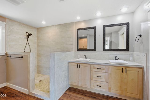 410 Lancelot Lane, Merlin, OR 97532