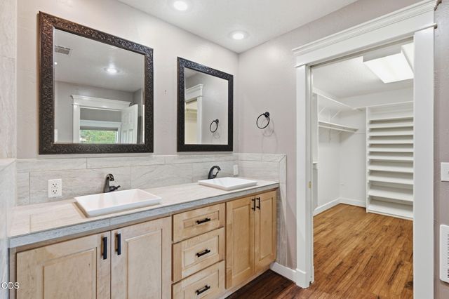 410 Lancelot Lane, Merlin, OR 97532