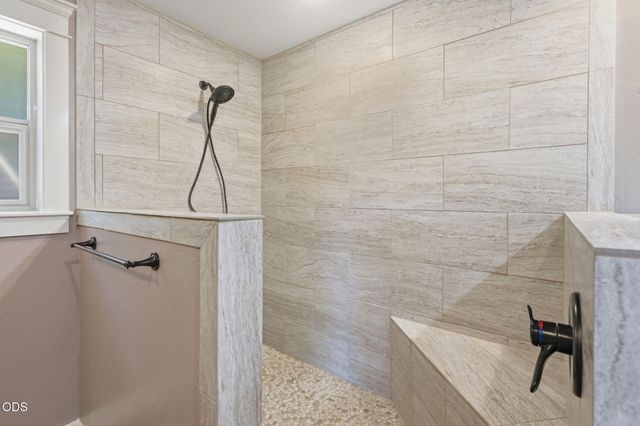 410 Lancelot Lane, Merlin, OR 97532