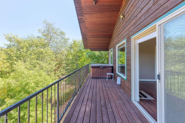 410 Lancelot Lane, Merlin, OR 97532