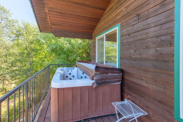 410 Lancelot Lane, Merlin, OR 97532