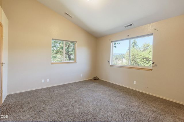 410 Lancelot Lane, Merlin, OR 97532